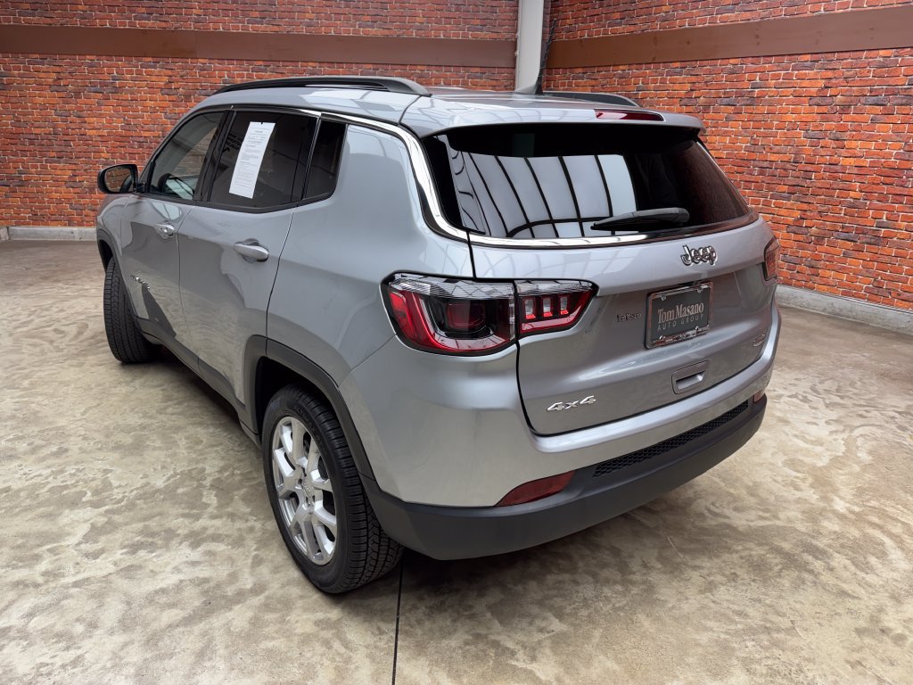 Used 2022 Jeep Compass Latitude AWD/4WD image 2