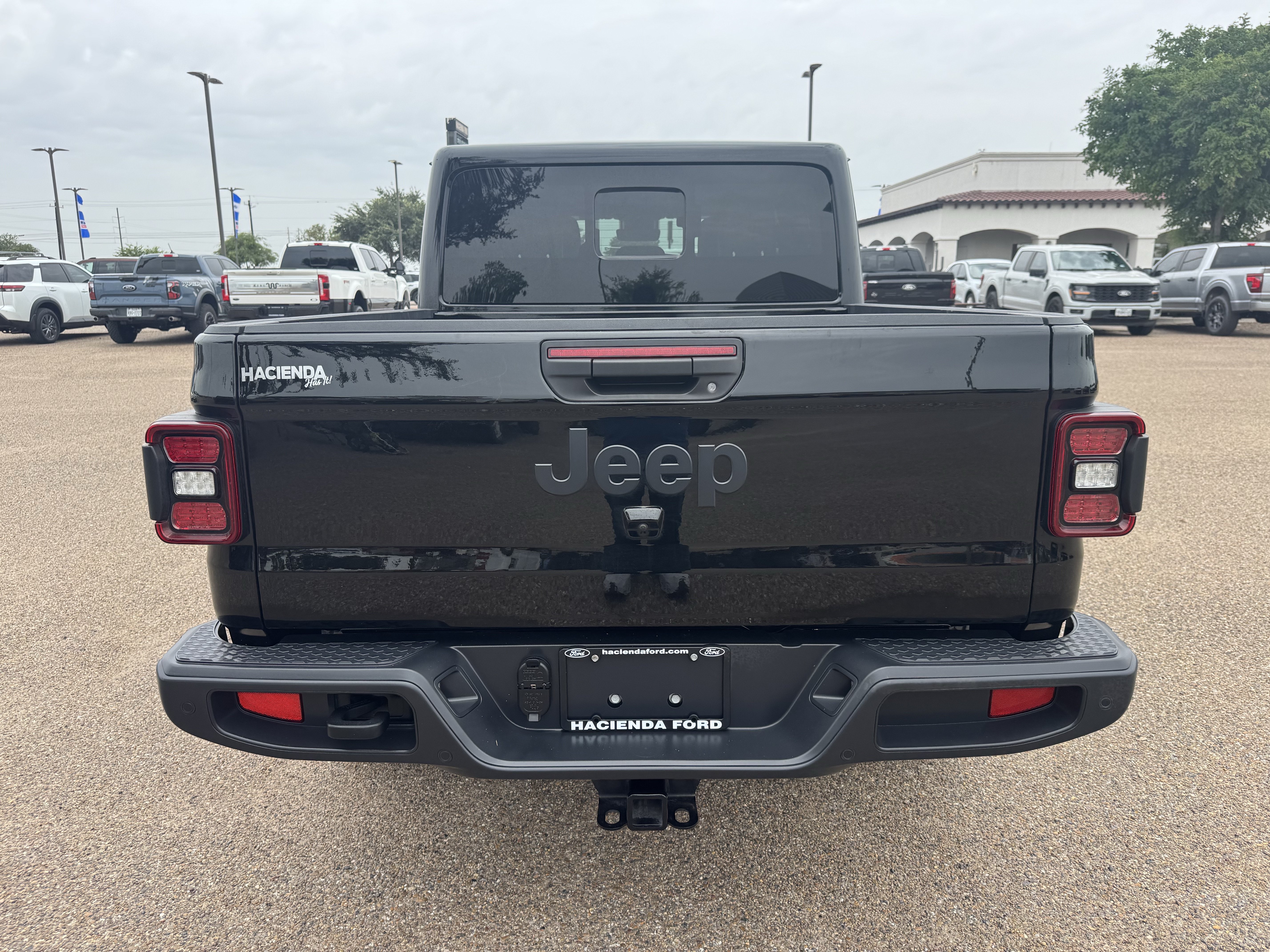 Used 2025 Jeep Gladiator Sport AWD/4WD image 3