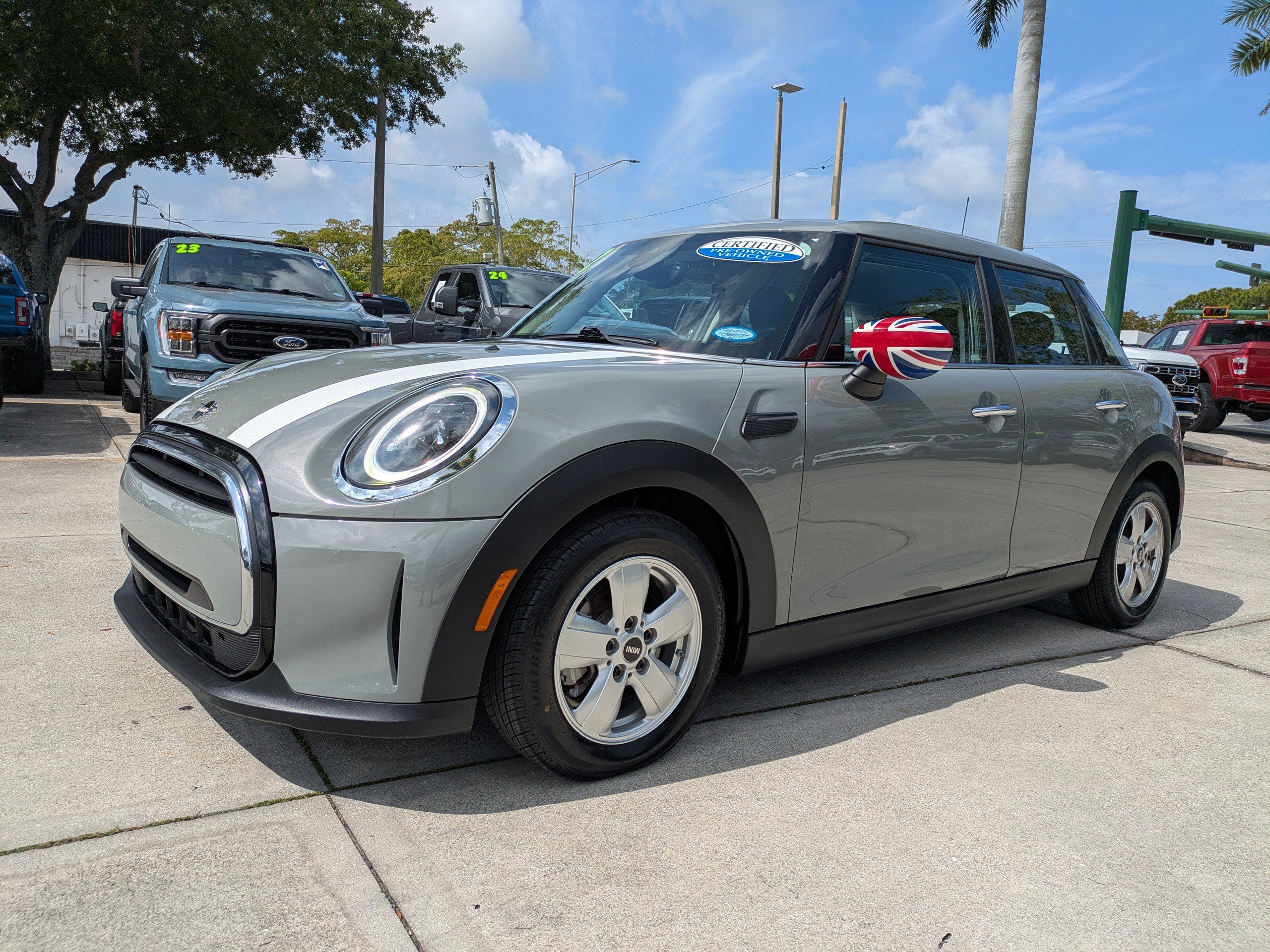Used 2022 MINI Cooper 4-Door Hardtop w/ Storage Package FWD image 7