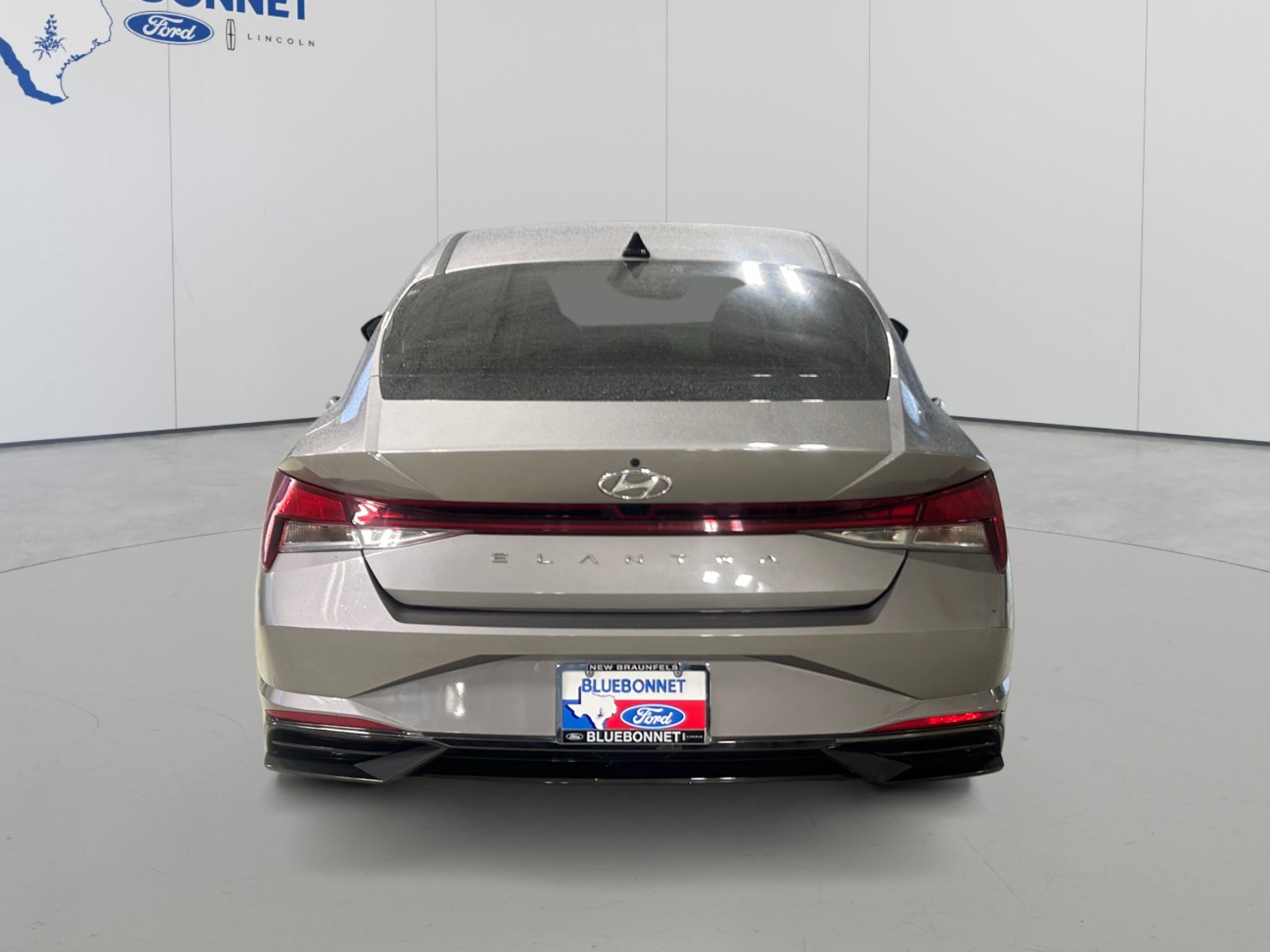 Used 2022 Hyundai Elantra SEL w/ Convenience + Premium Package FWD image 6