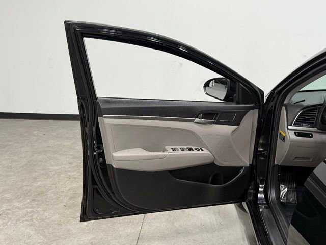 Used 2017 Hyundai Elantra SE image 13