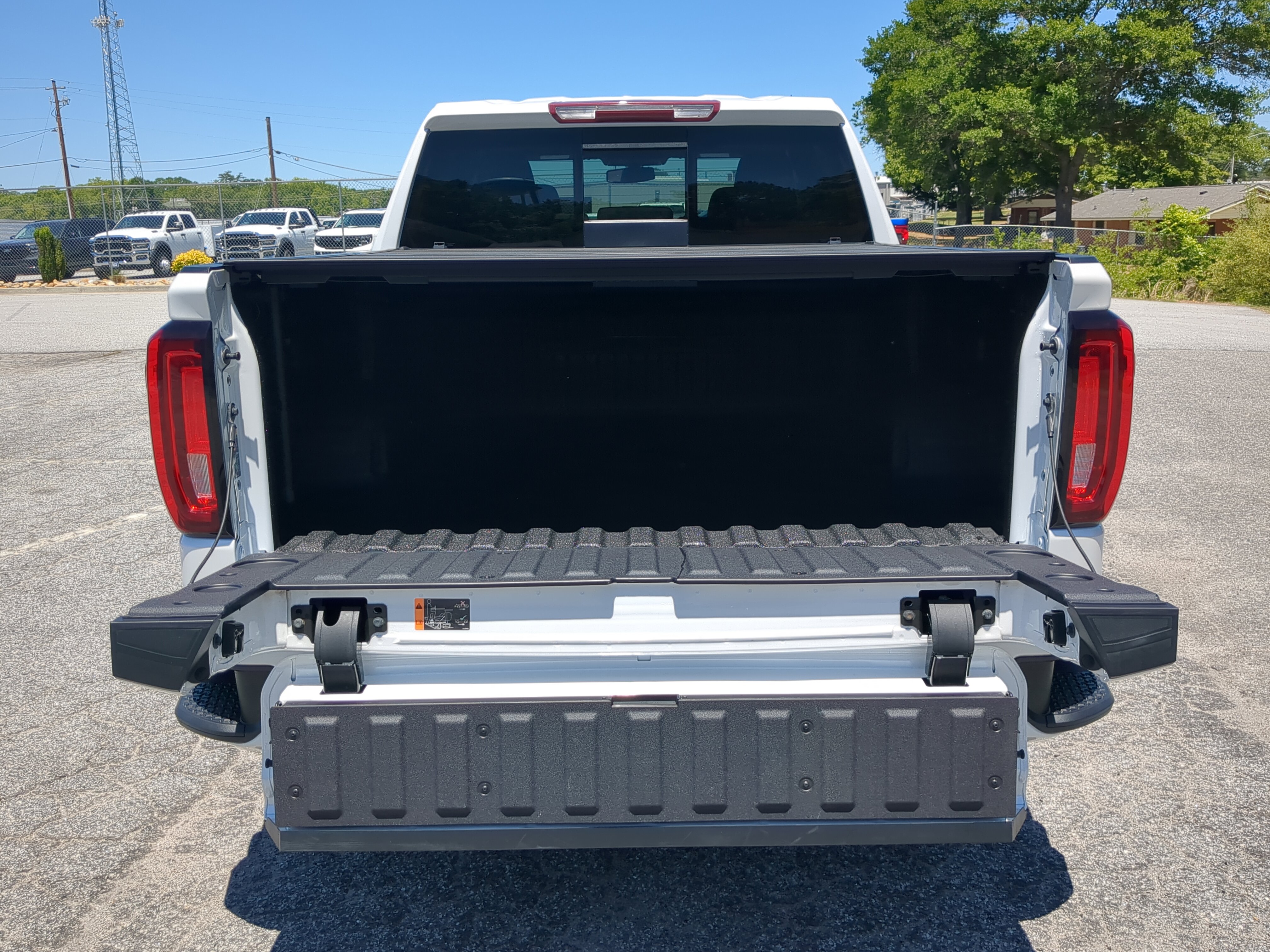Used 2022 GMC Sierra 1500 Denali w/ Denali Premium Package AWD/4WD image 11
