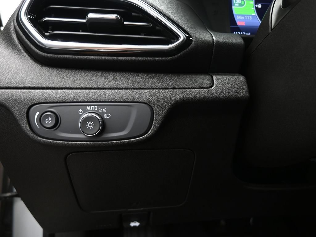 Used 2022 Chevrolet Bolt EUV LT w/ Convenience Package image 37