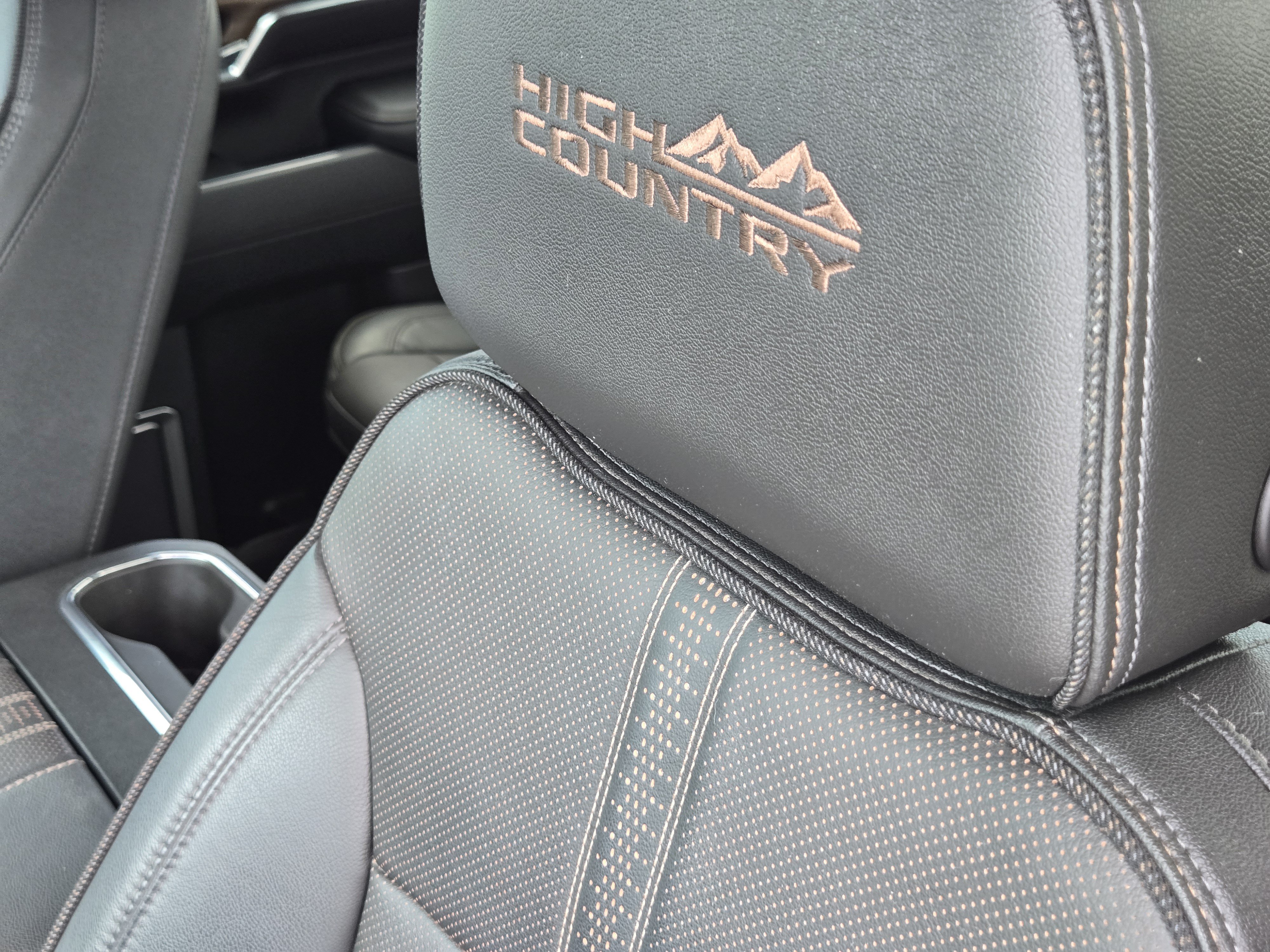 Used 2024 Chevrolet Silverado 2500 High Country w/ High Country Premium Package AWD/4WD image 17