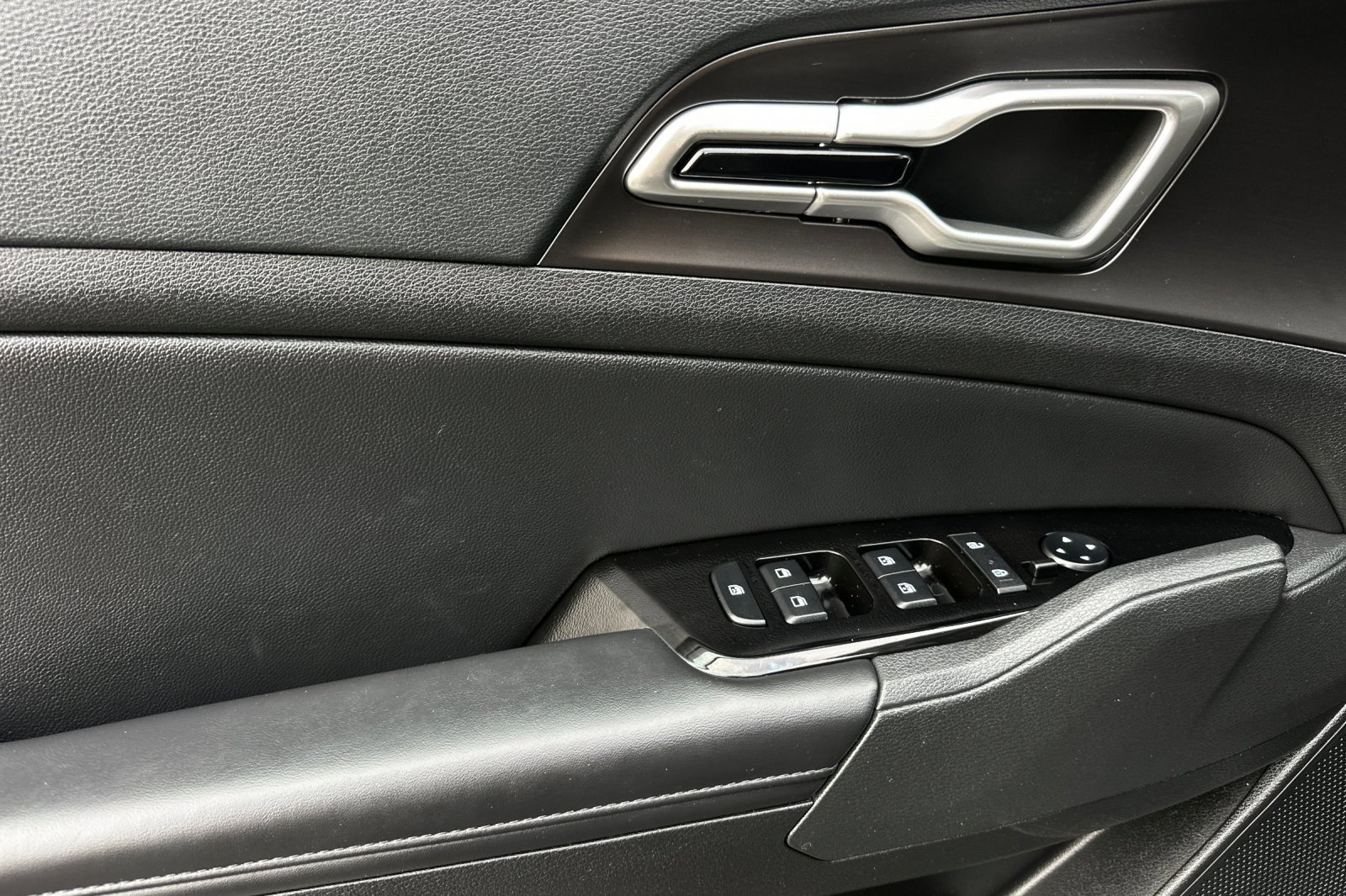 Used 2024 Kia Sportage EX image 10