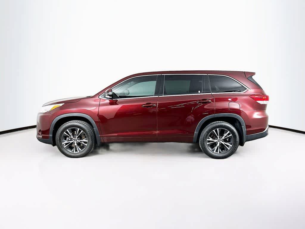 Used 2018 Toyota Highlander LE w/ Carpet Mat Package (TMS) AWD/4WD image 3