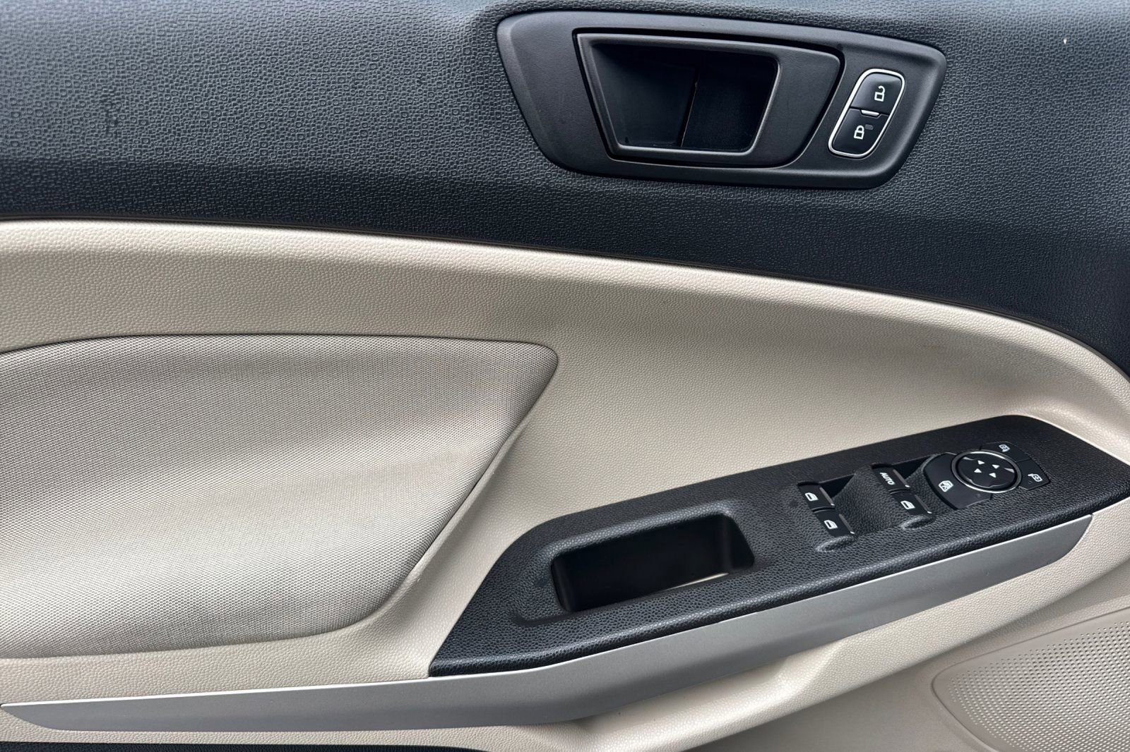 Certified 2018 Ford EcoSport S image 11