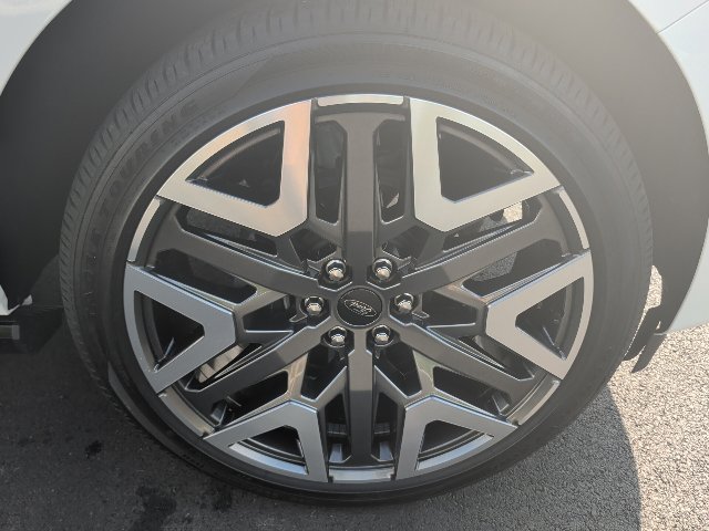 Certified 2025 Ford Expedition Max Platinum w/ Platinum Ultimate Package AWD/4WD image 13