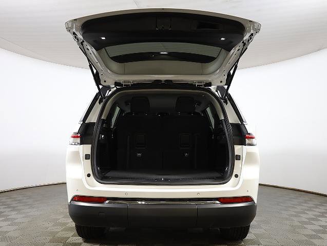 Used 2023 Jeep Grand Cherokee L Laredo image 23