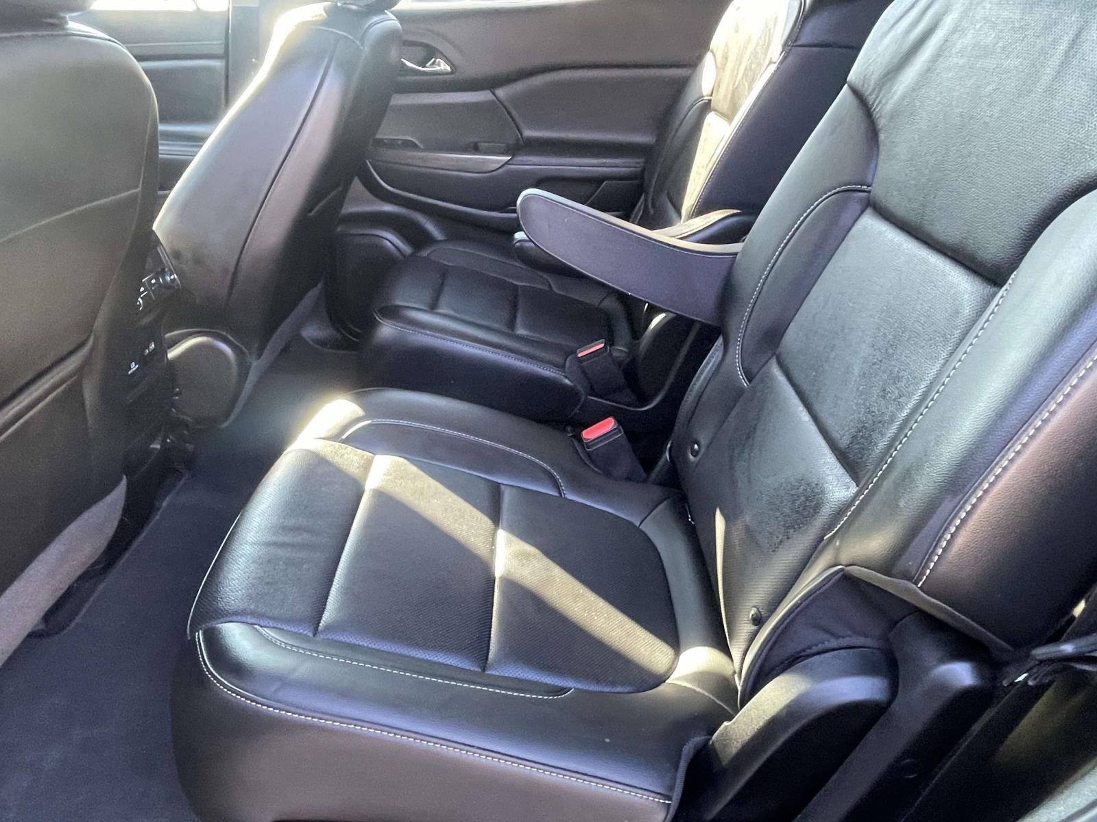 Used 2023 GMC Acadia SLT w/ Elevation Edition image 12