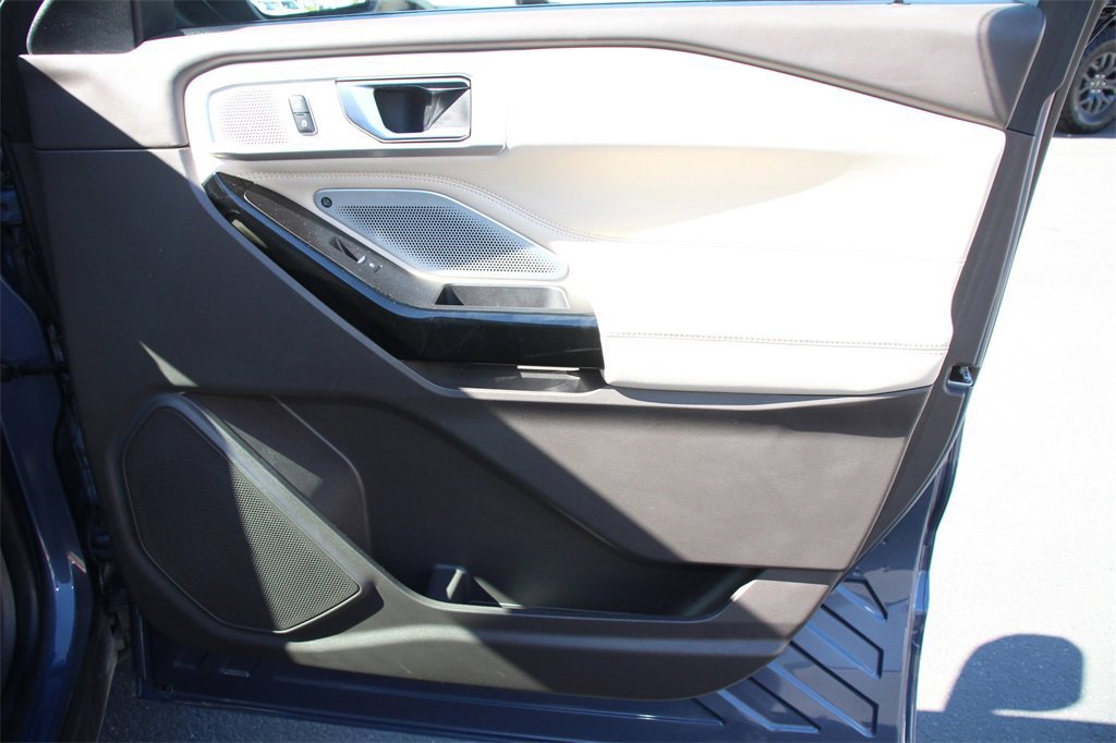 Certified 2021 Ford Explorer Platinum w/ Equipment Group 601A image 29