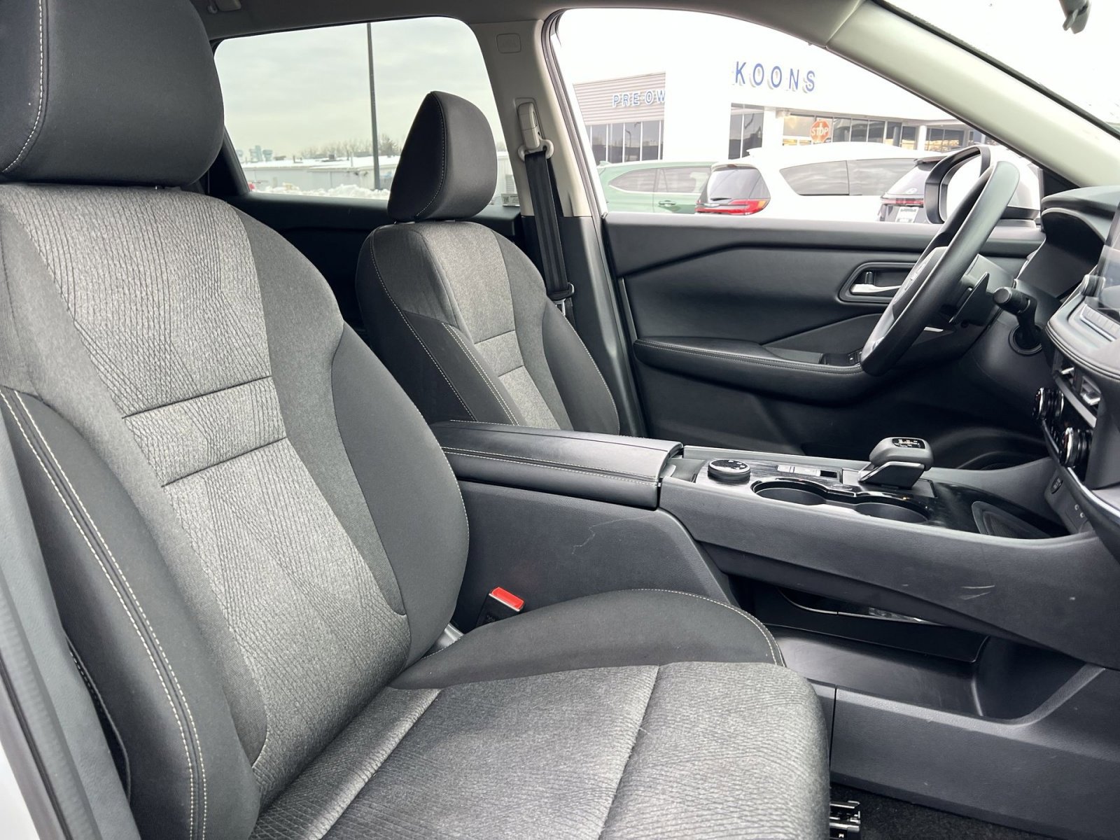 Used 2024 Nissan Rogue SV image 25