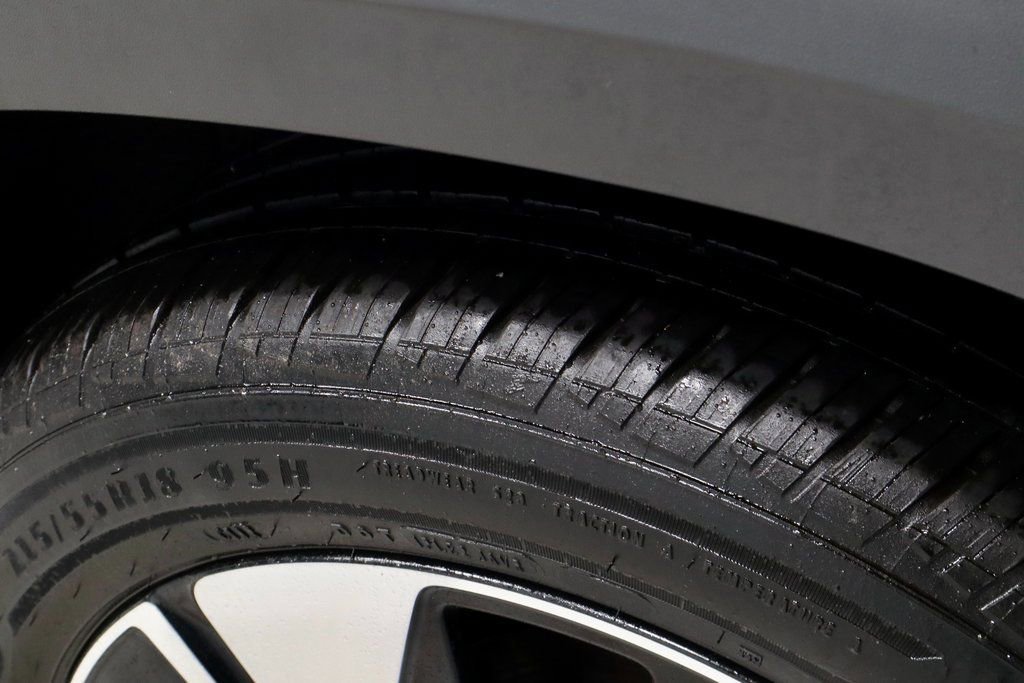 Used 2025 Volkswagen Taos SE image 20