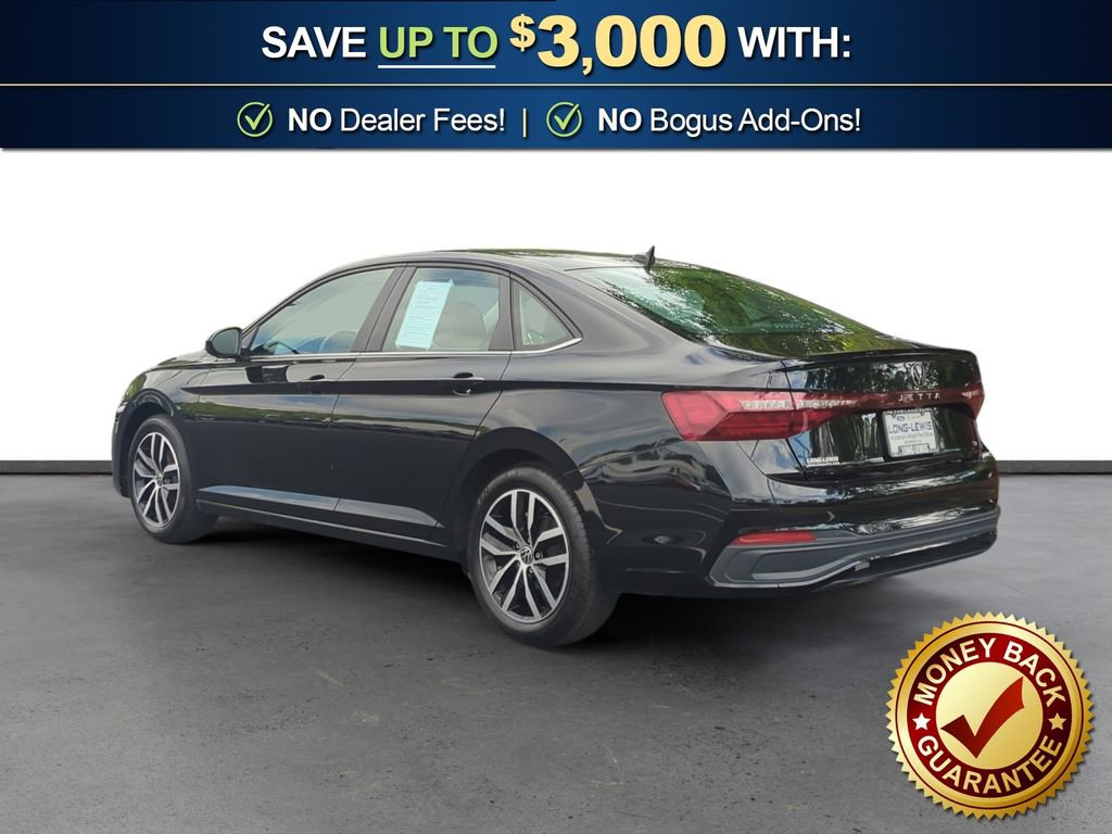 Used 2025 Volkswagen Jetta SE FWD image 4