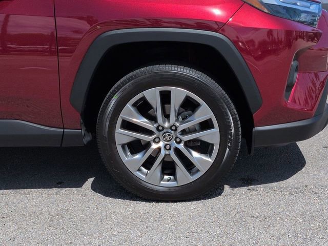 Used 2022 Toyota RAV4 XLE Premium image 11