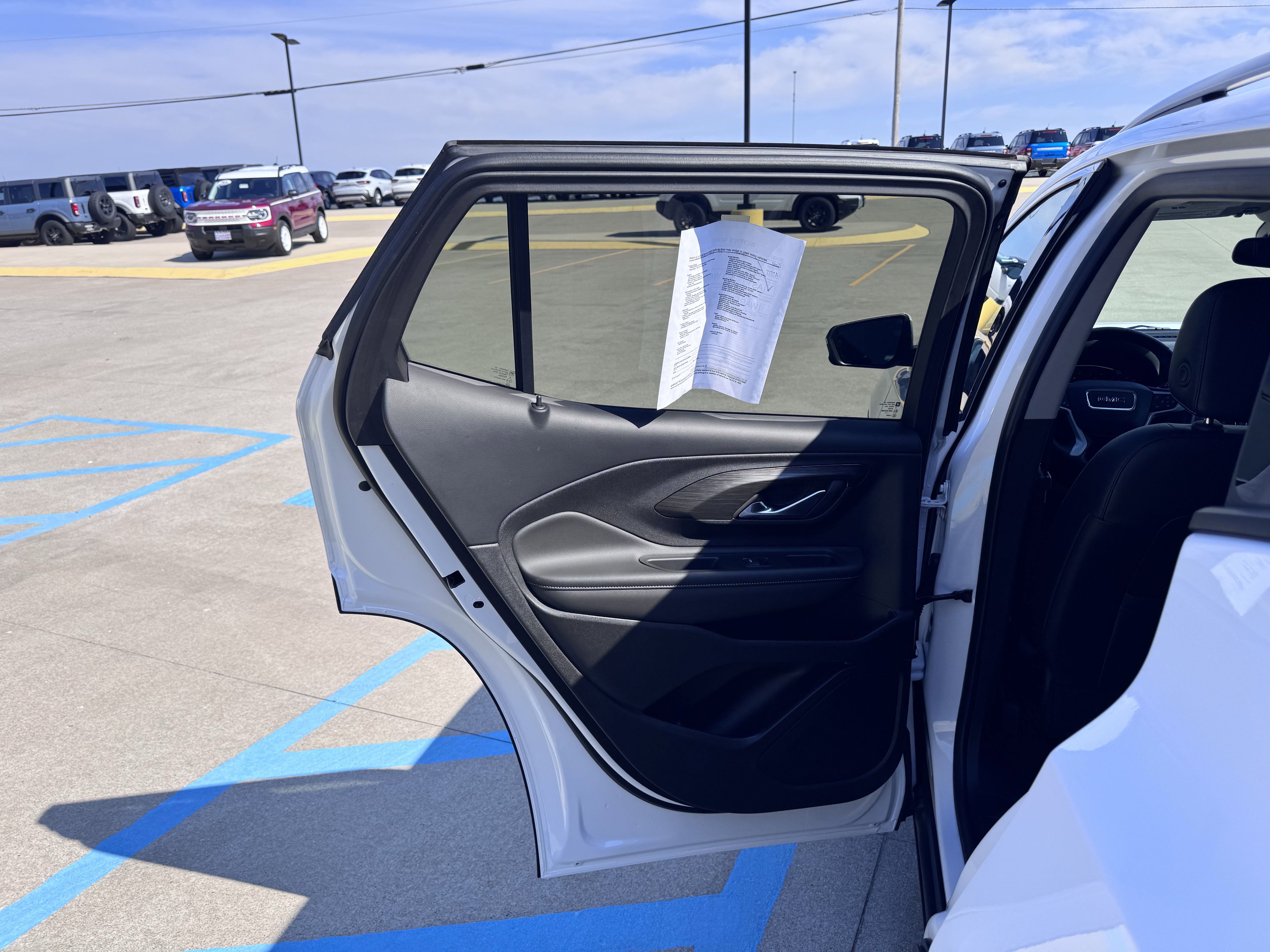 Used 2023 GMC Terrain SLT image 27