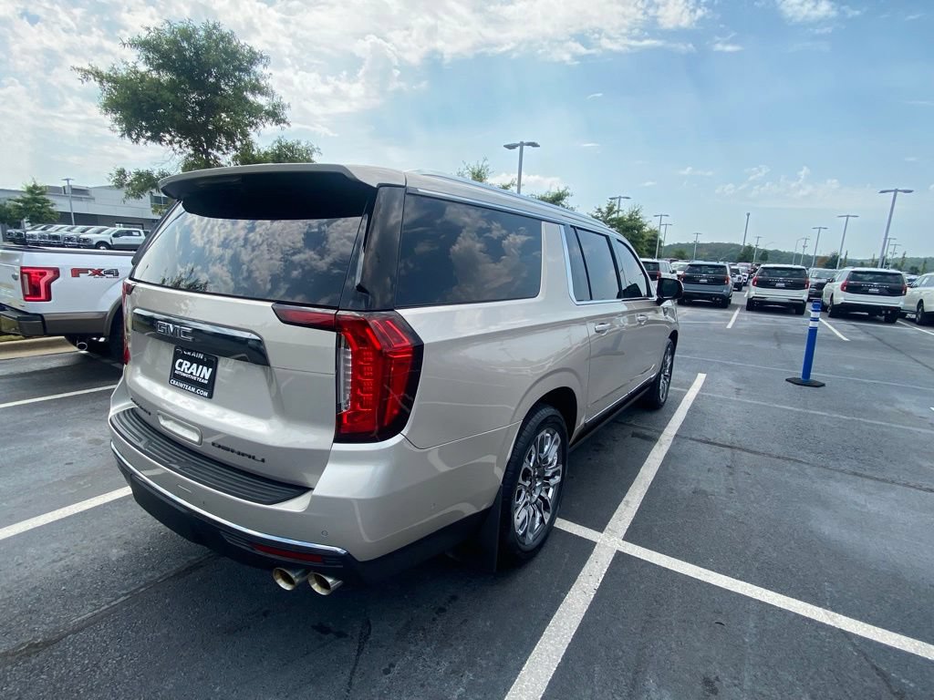 Used 2023 GMC Yukon XL Denali Ultimate AWD/4WD image 7