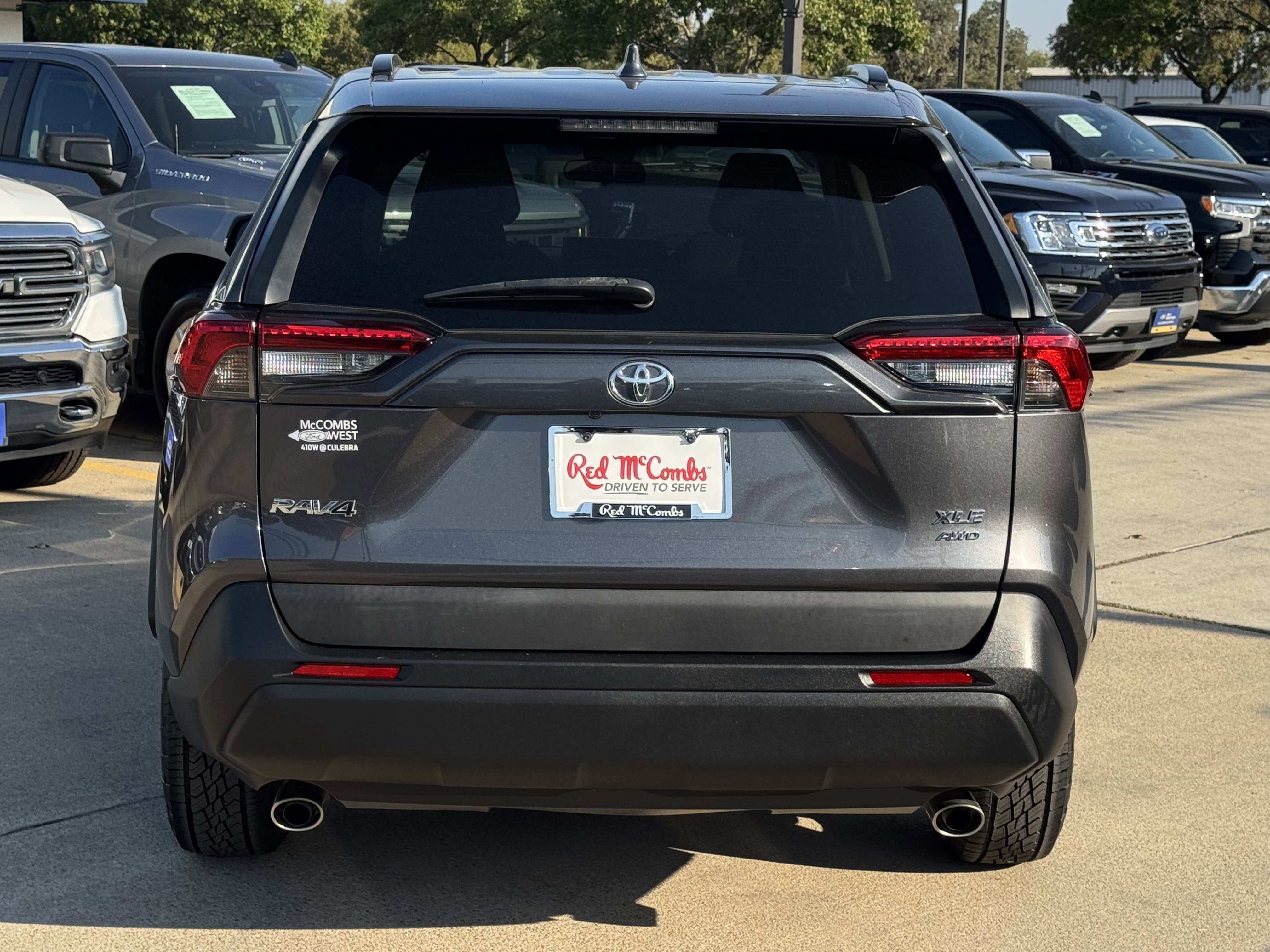 Used 2021 Toyota RAV4 XLE w/ Carpet Mat Package (TMS) image 5