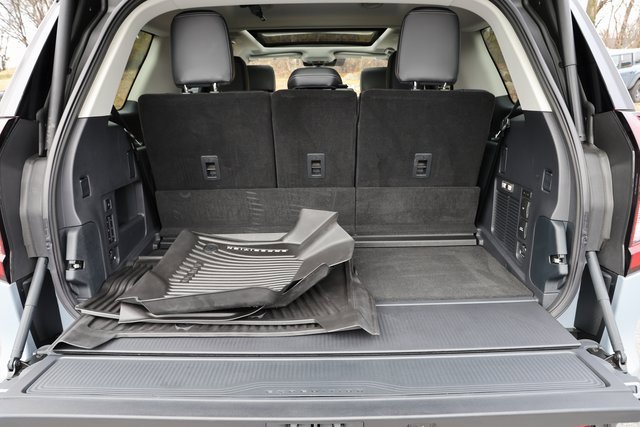 Certified 2025 Ford Expedition Platinum w/ Driver's Package image 9