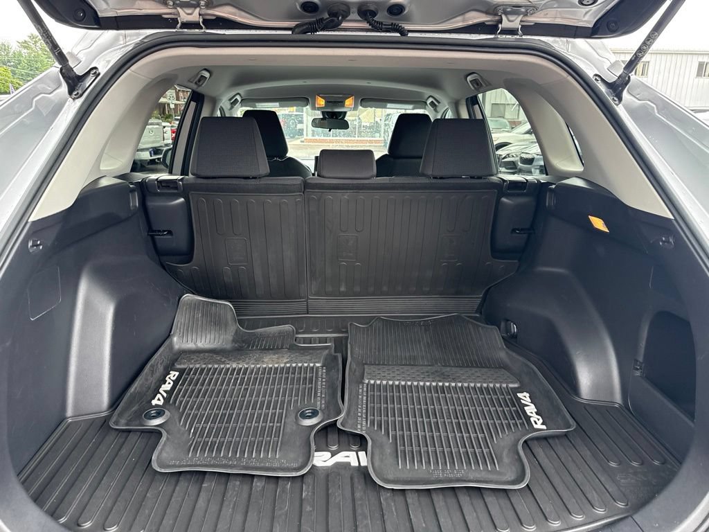 Used 2019 Toyota RAV4 LE w/ All Weather Liner Package AWD/4WD image 12