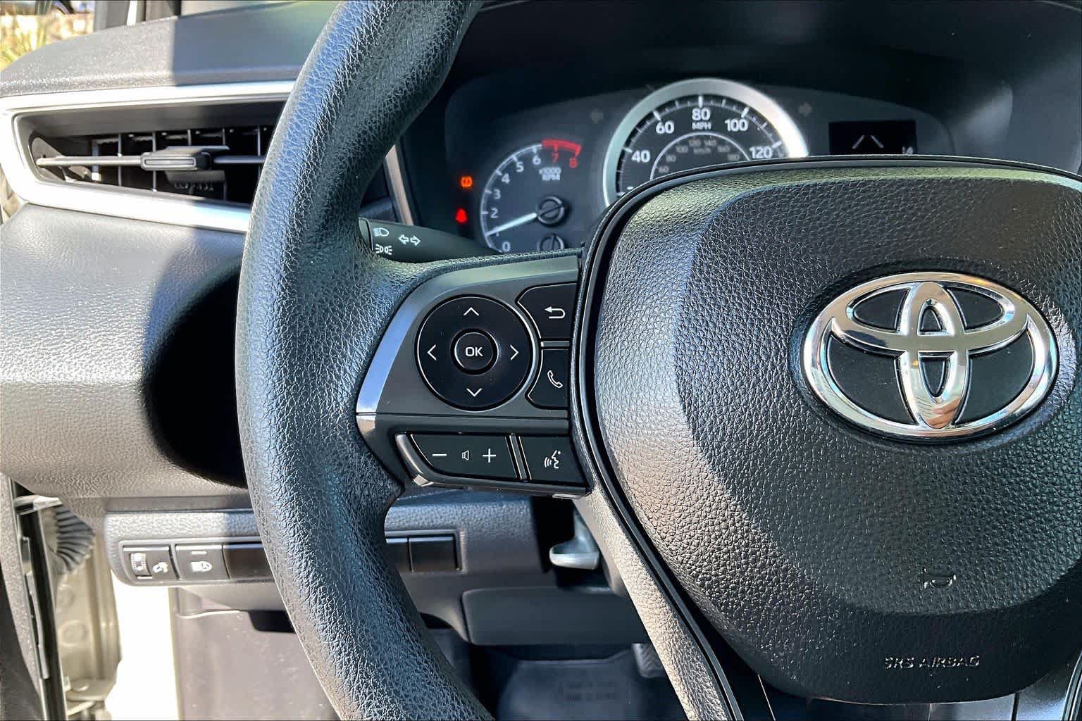 Used 2020 Toyota Corolla LE FWD image 23