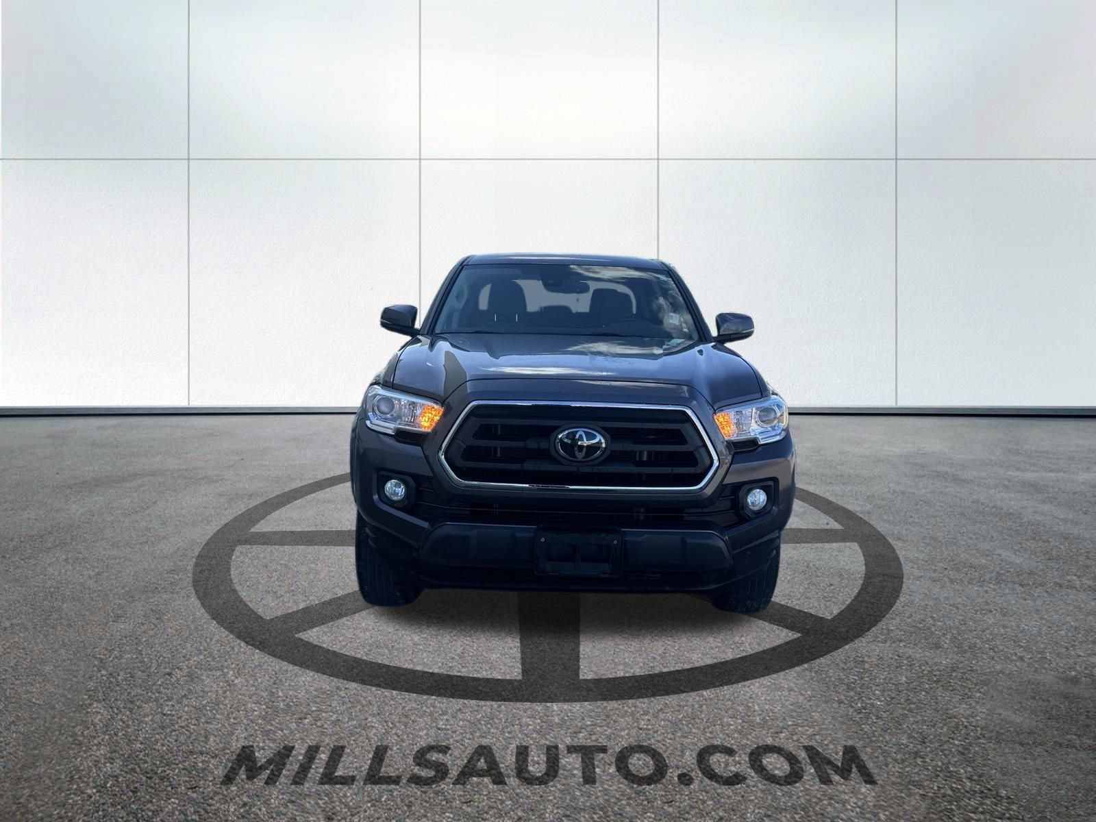 Used 2022 Toyota Tacoma SR5 AWD/4WD image 2