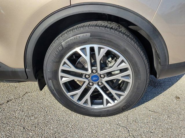 Certified 2020 Ford Escape SEL image 9