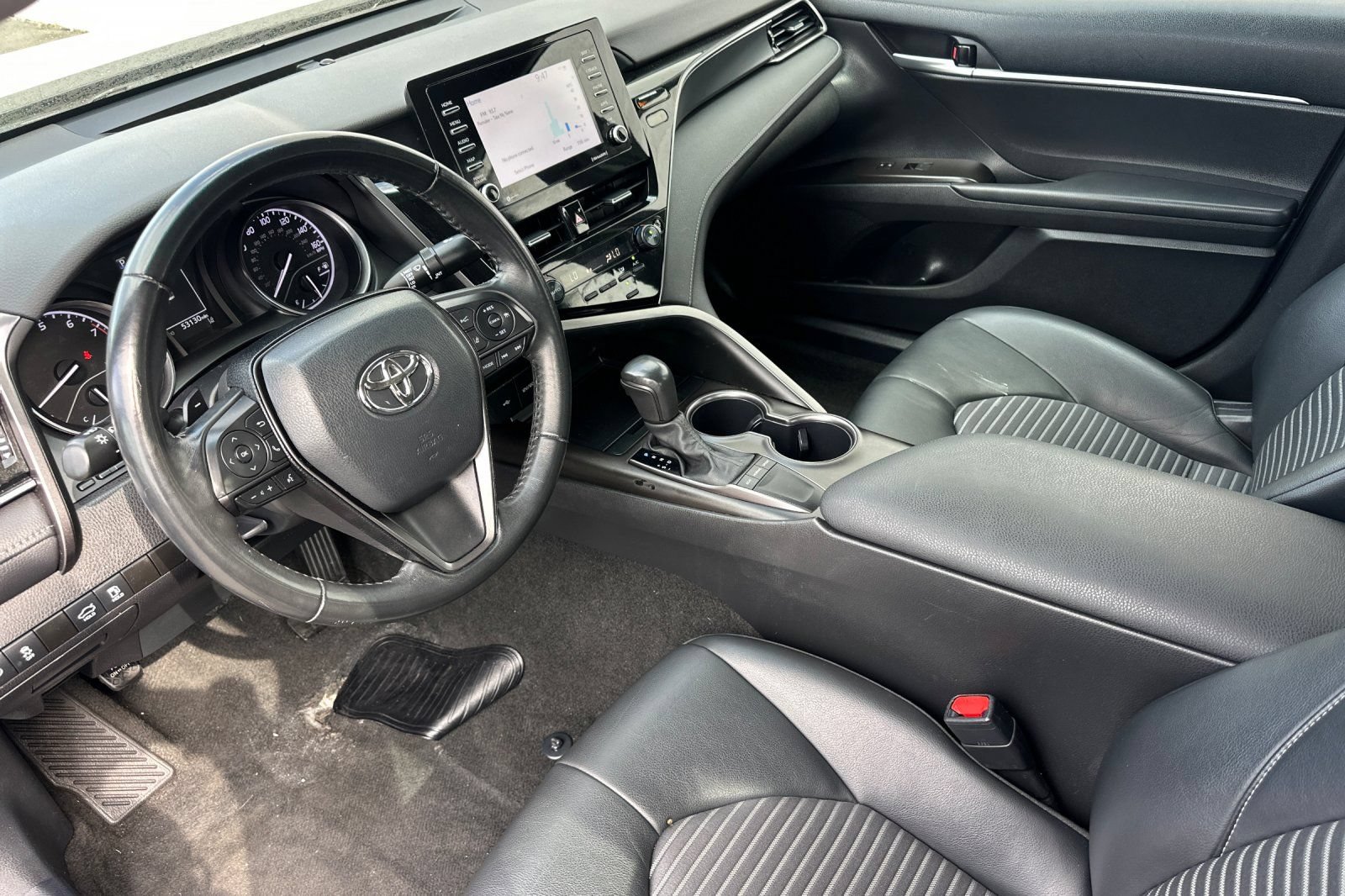 Used 2023 Toyota Camry SE FWD image 9