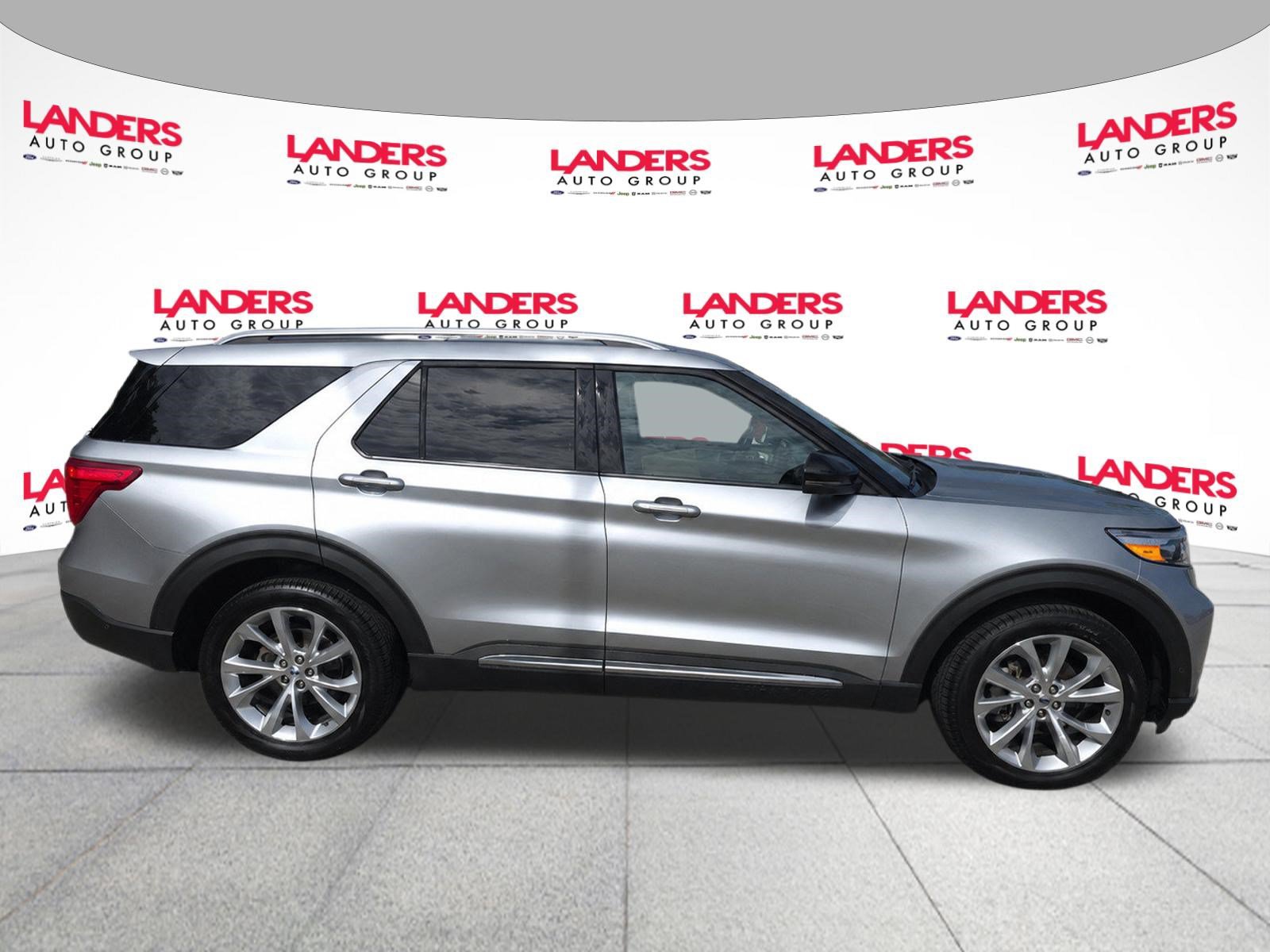 Certified 2022 Ford Explorer Platinum w/ Equipment Group 601A AWD/4WD image 3