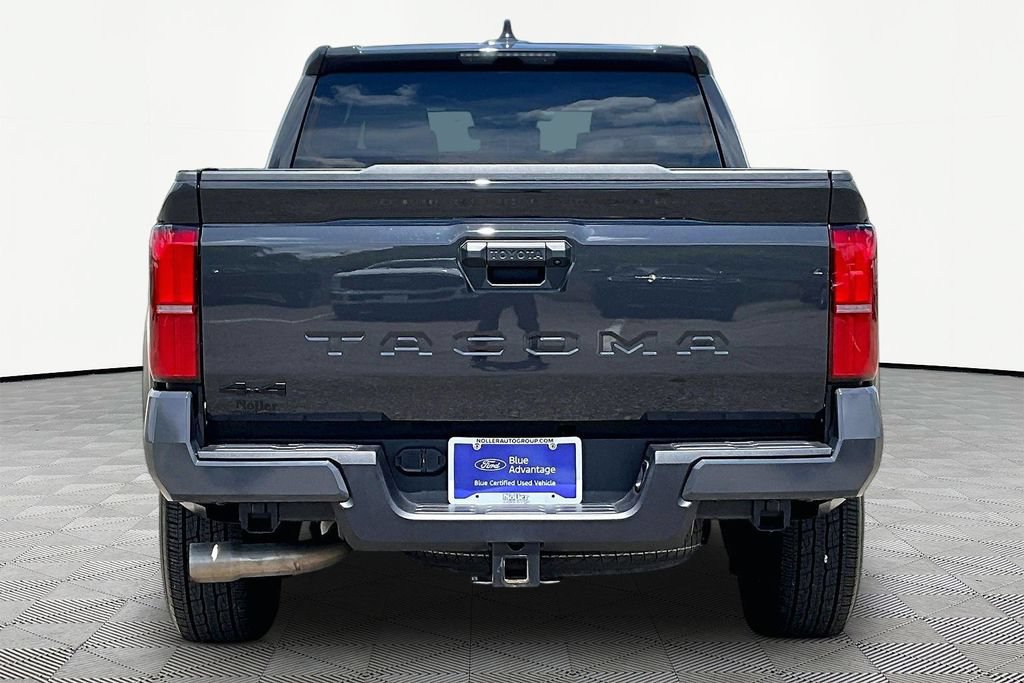 Used 2025 Toyota Tacoma TRD Sport AWD/4WD image 4