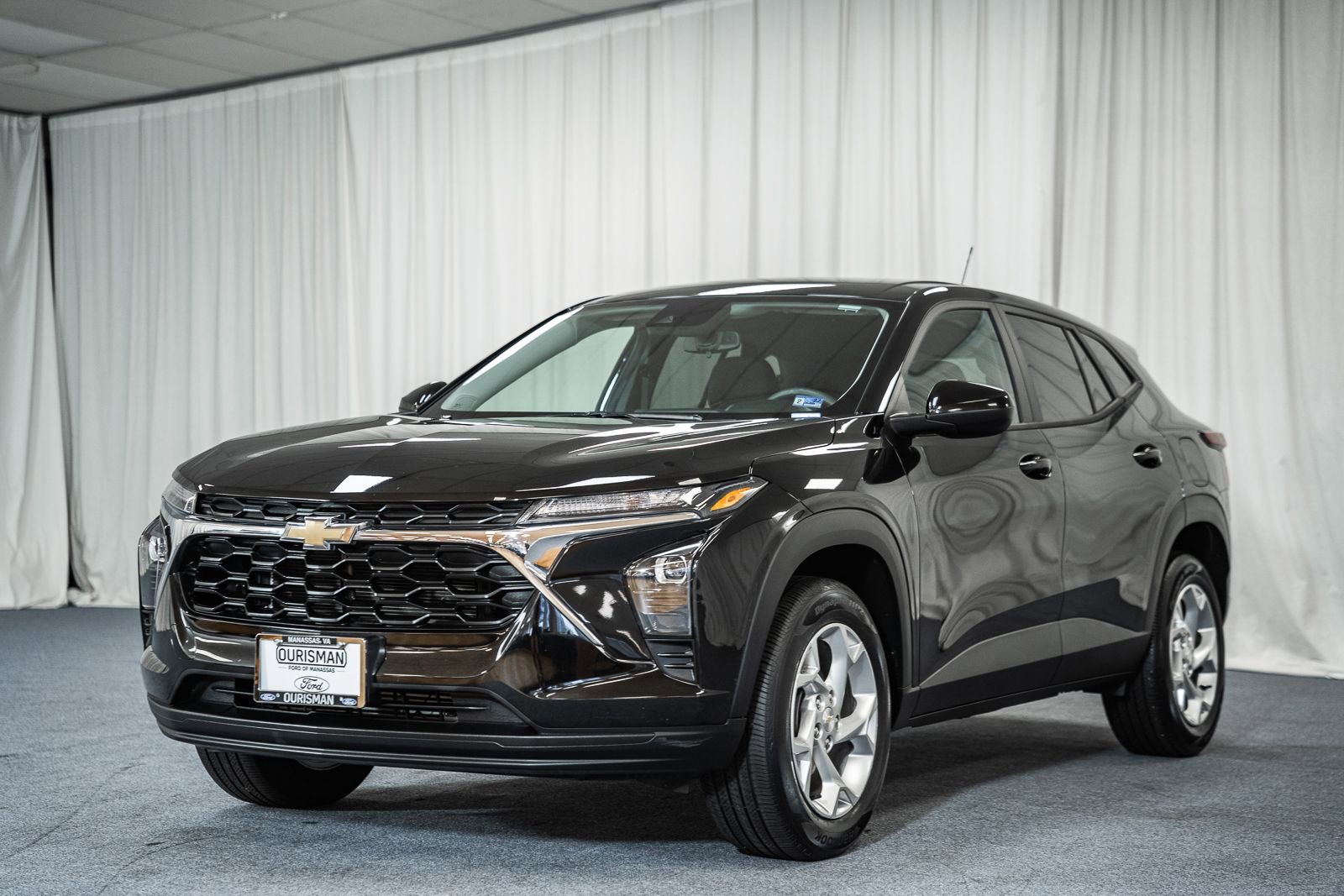 Used 2024 Chevrolet Trax LS w/ LS Convenience Package image 3