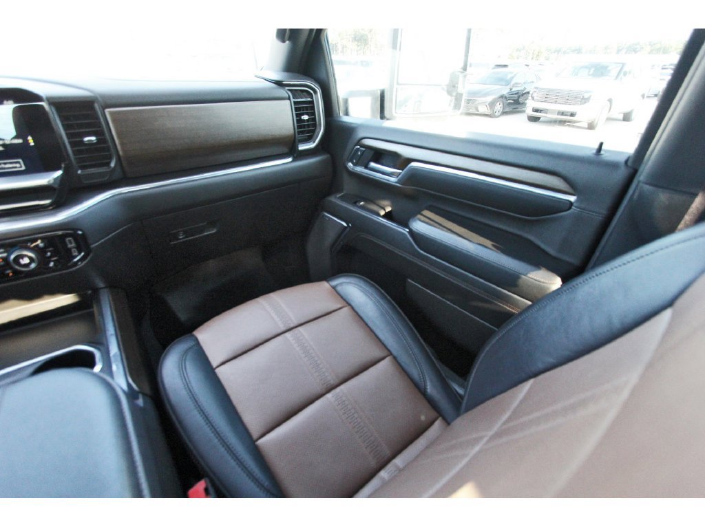 Used 2024 Chevrolet Silverado 3500 High Country w/ High Country Premium Package AWD/4WD image 11