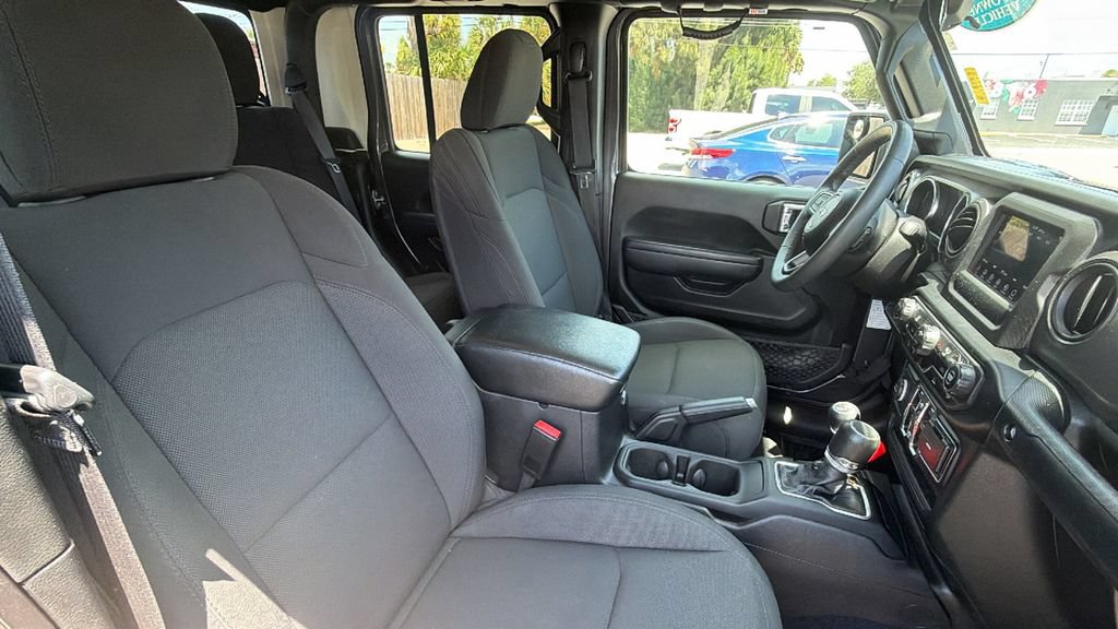 Used 2023 Jeep Gladiator Sport AWD/4WD image 26