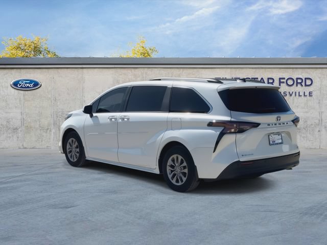 Used 2025 Toyota Sienna XLE AWD/4WD image 6