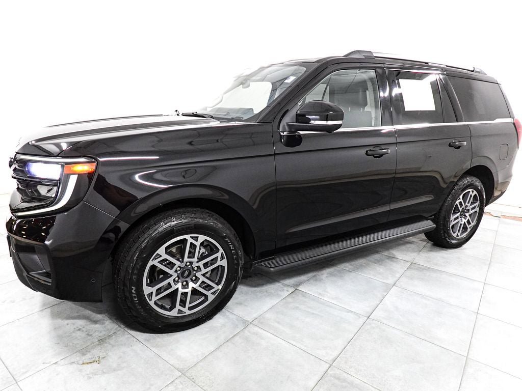 Certified 2025 Ford Expedition Active AWD/4WD image 4