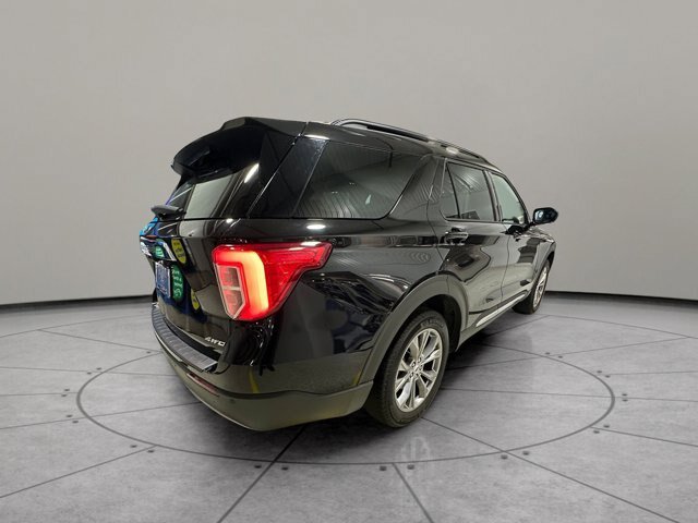 Certified 2023 Ford Explorer XLT w/ Equipment Group 202A AWD/4WD image 3