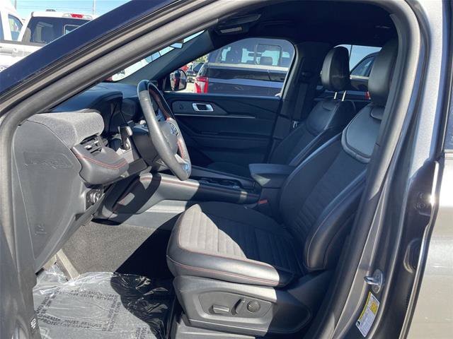 Certified 2025 Ford Explorer ST-Line w/ ST-Line Street Pack AWD/4WD image 17