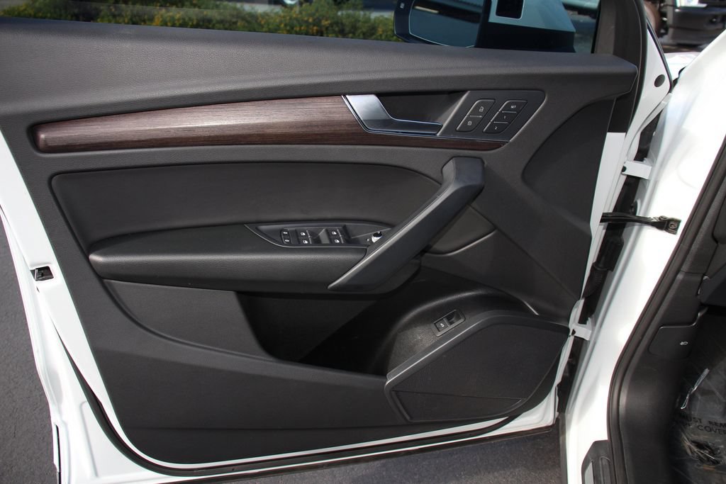 Used 2023 Audi Q5 2.0T Premium w/ Convenience Package AWD/4WD image 22