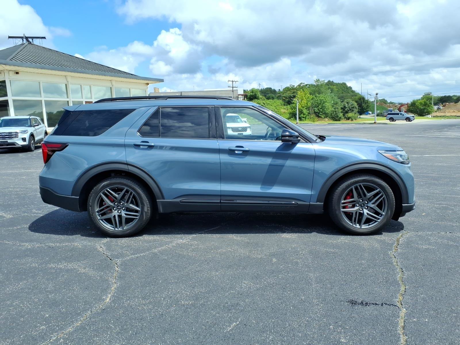 Certified 2025 Ford Explorer ST AWD/4WD image 9
