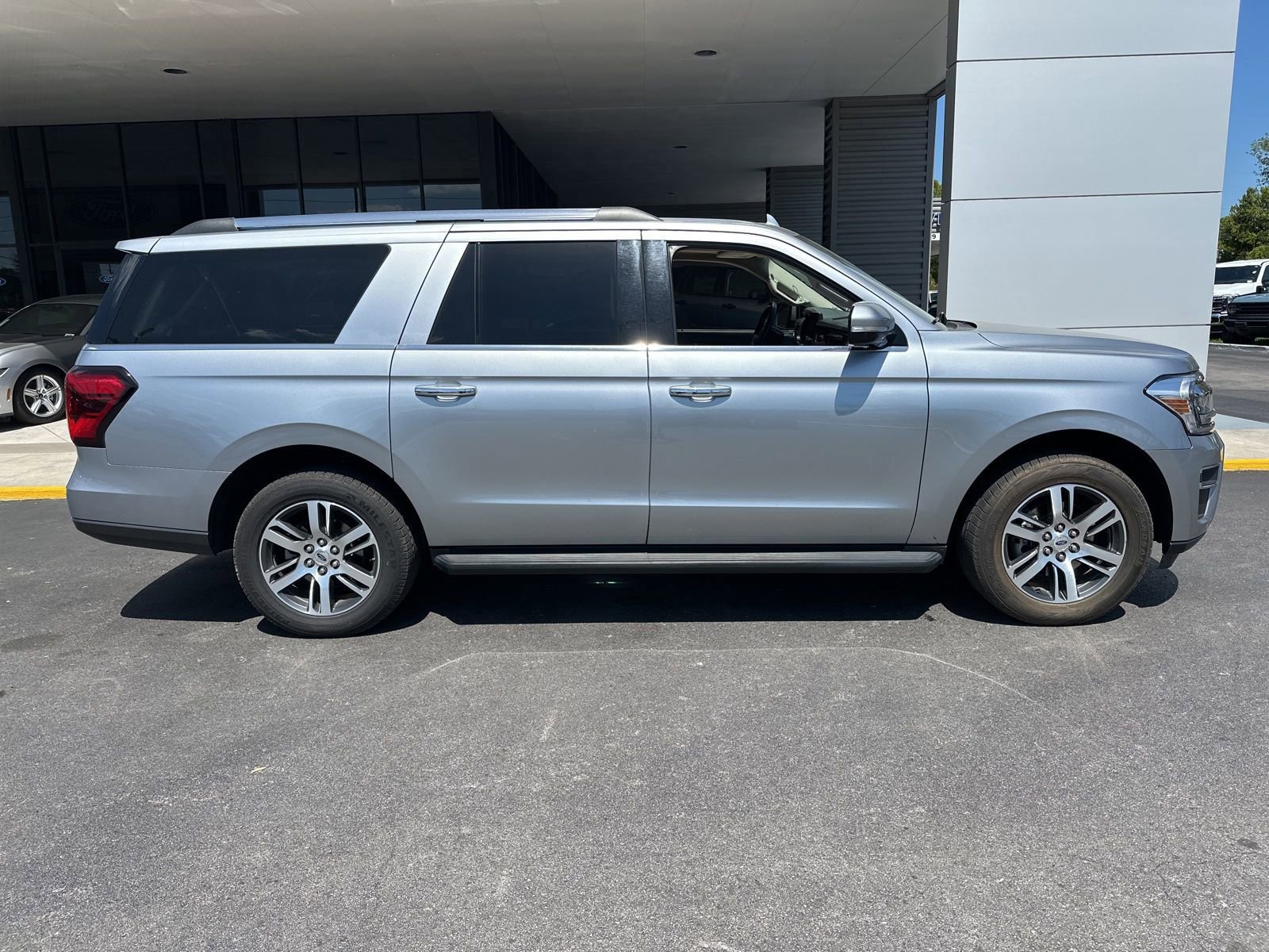 Certified 2024 Ford Expedition Max Limited RWD image 3