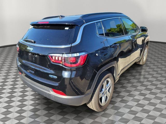 Used 2024 Jeep Compass Latitude AWD/4WD image 4