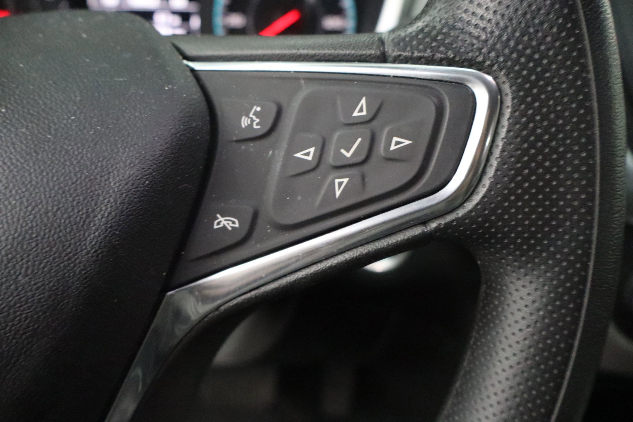 Used 2020 Chevrolet Equinox LS image 17