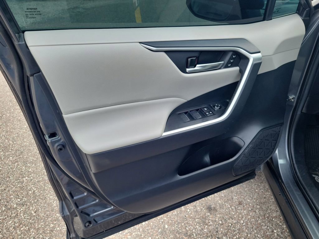 Used 2021 Toyota RAV4 XLE Premium FWD image 24