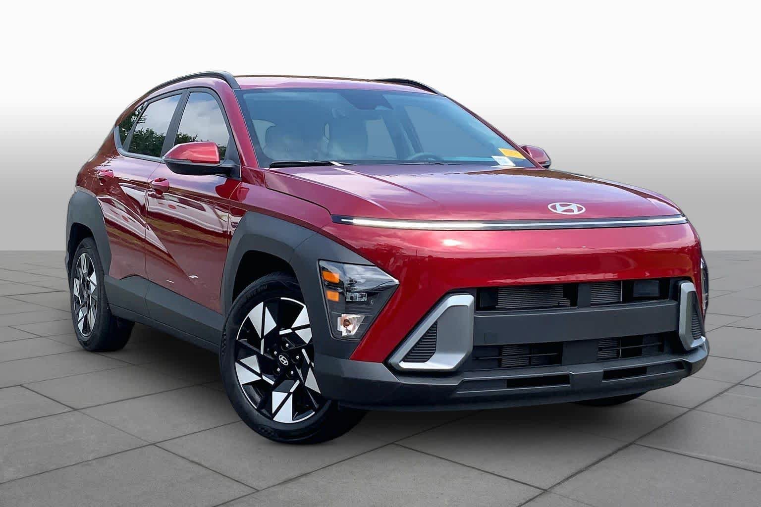 Used 2025 Hyundai Kona SEL FWD image 3