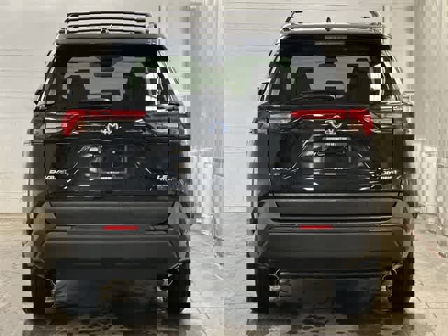 Used 2021 Toyota RAV4 LE image 4