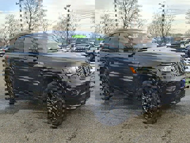 Used 2021 Jeep Grand Cherokee Laredo X image 12