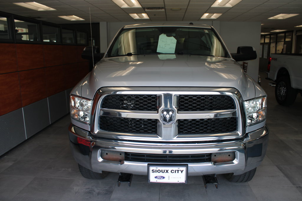 Used 2018 RAM 2500 Tradesman w/ Chrome Appearance Group AWD/4WD image 2