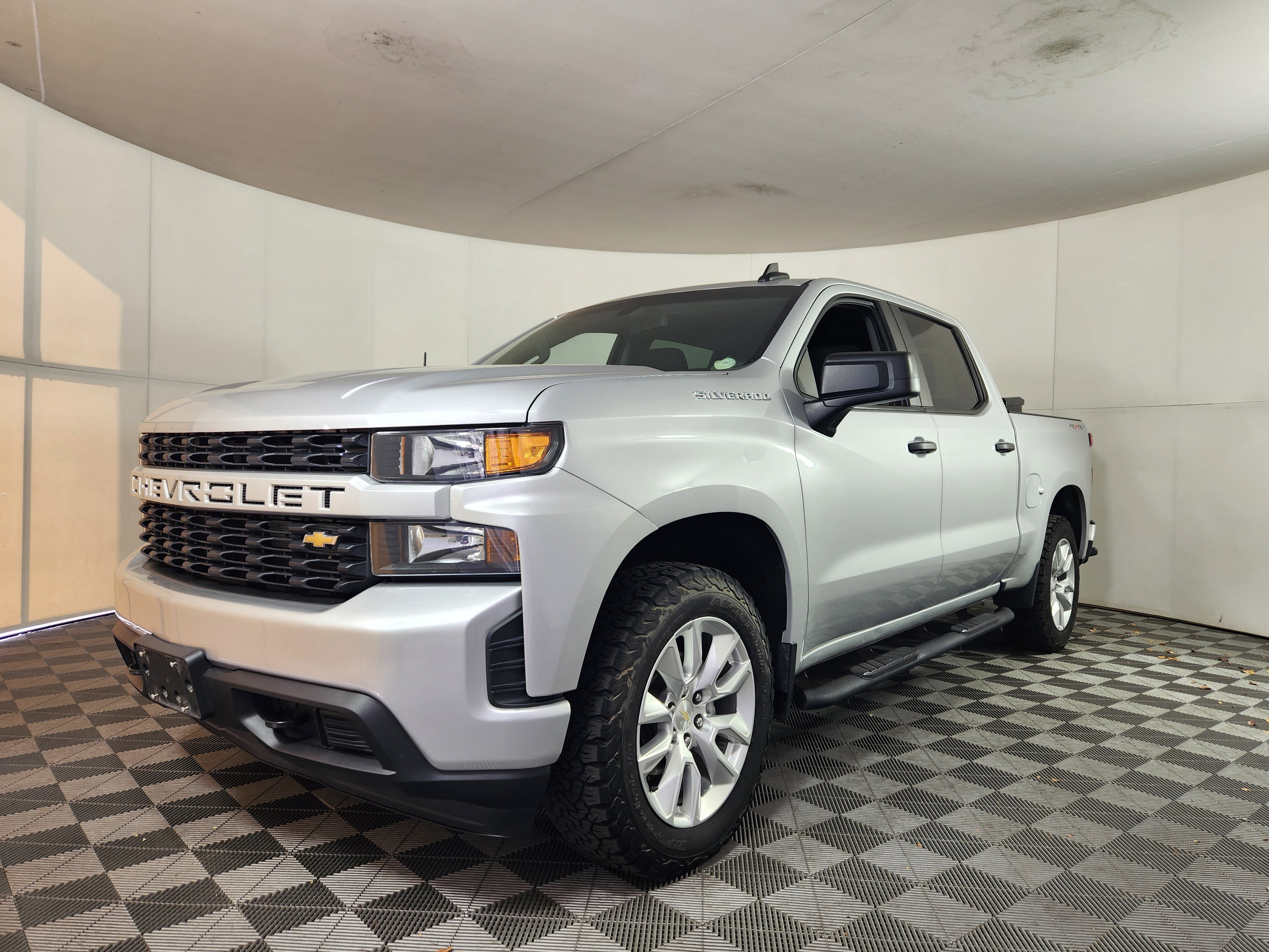 Used 2020 Chevrolet Silverado 1500 Custom w/ Custom Value Package image 3