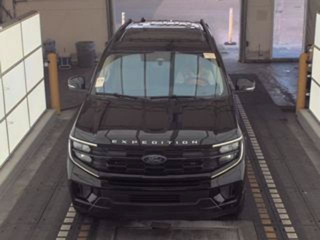 Certified 2025 Ford Expedition Active AWD/4WD image 8