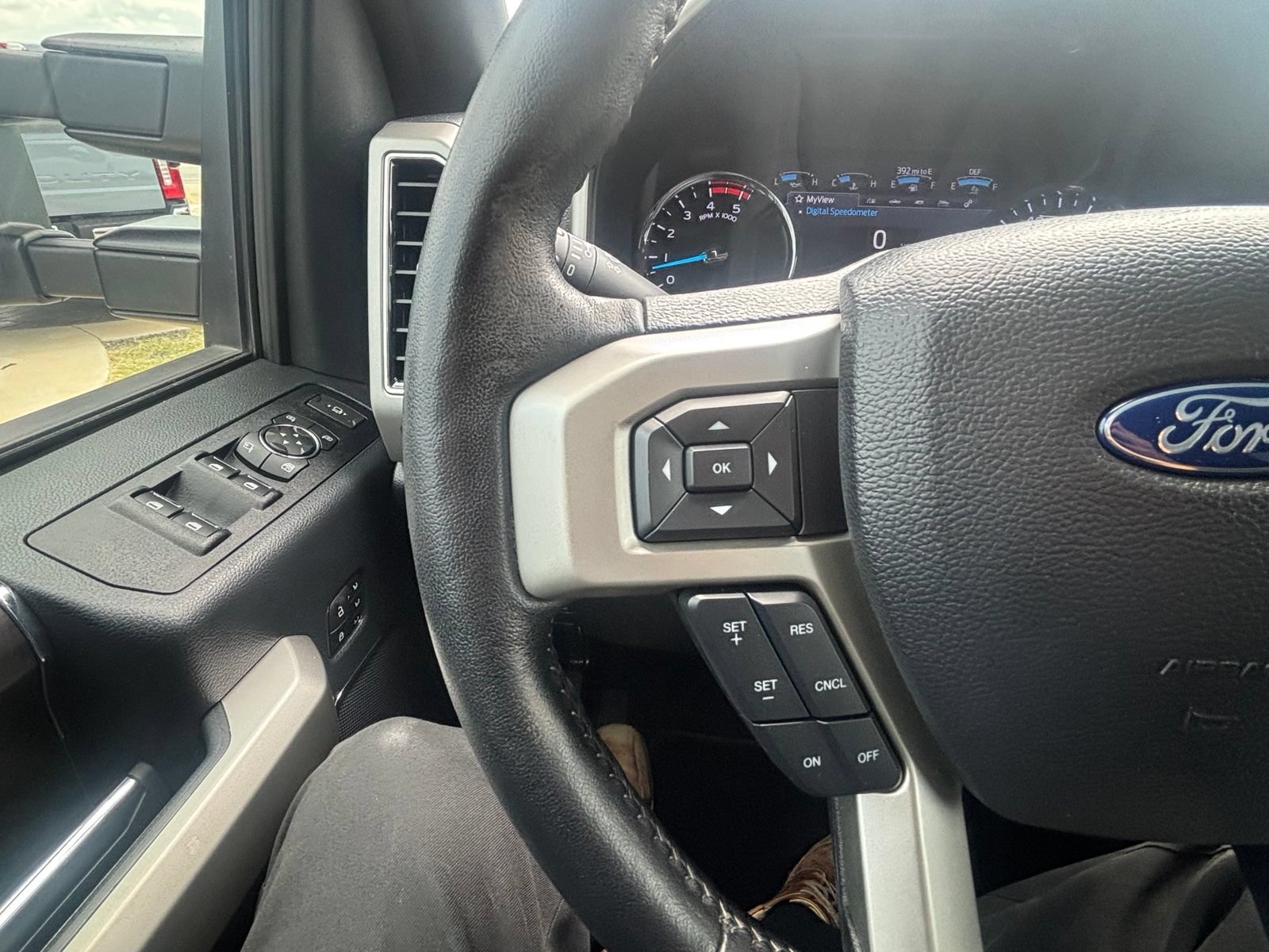 Certified 2022 Ford F250 Lariat w/ Tremor Off-Road Package AWD/4WD image 27